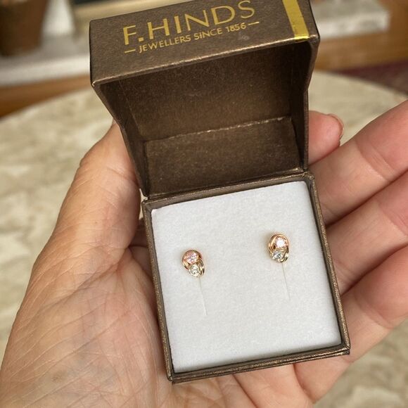 F. Hinds 9K Gold & Cubic Zirconia Stud Earrings - Picture 5 of 6